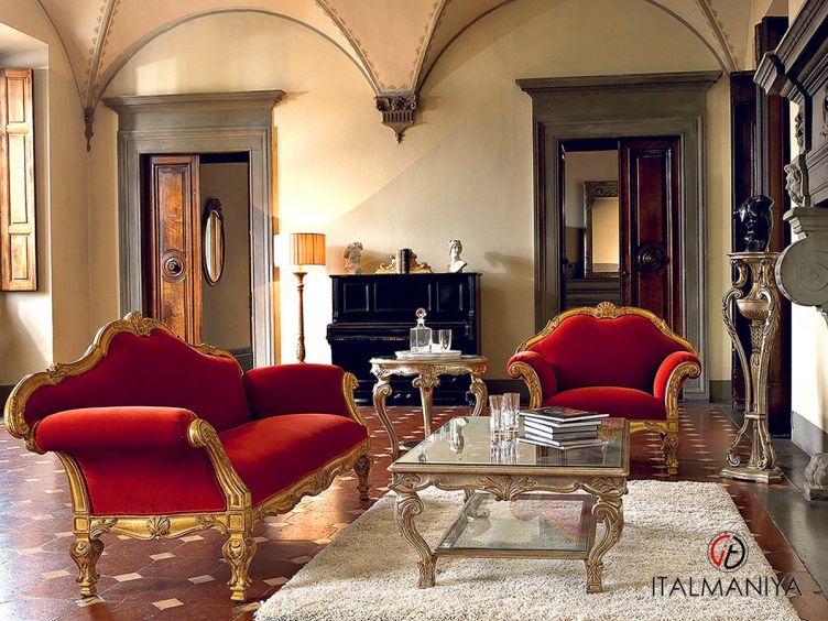 Фото 1 - Мягкая мебель Toscano фабрики Roberto Giovannini из массива дерева в классическом стиле