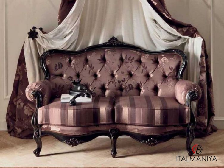 Фото 1 - Мягкая мебель Benedetta фабрики Cavio из массива дерева в классическом стиле
