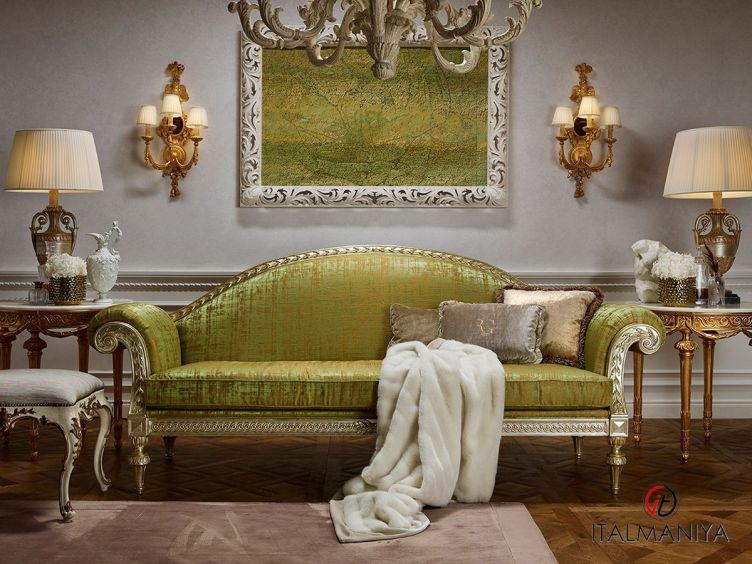 Фото 1 - Мягкая мебель Heritage Savoy Carved фабрики Roberto Giovannini из массива дерева в классическом стиле