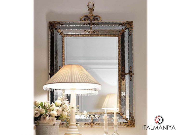 Фото 1 - Зеркало 0668 фабрики Savio Firmino из массива дерева в классическом стиле
