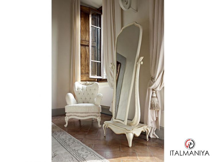 Фото 1 - Зеркало Giulietta фабрики Volpi из массива дерева в классическом стиле