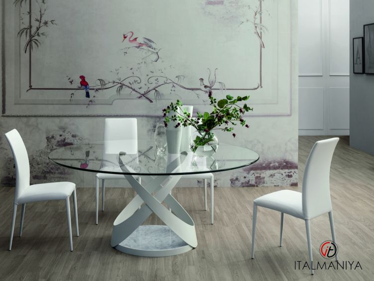 Фото 1 - Стол обеденный Capri Glass фабрики Tonin Casa из массива дерева в современном стиле