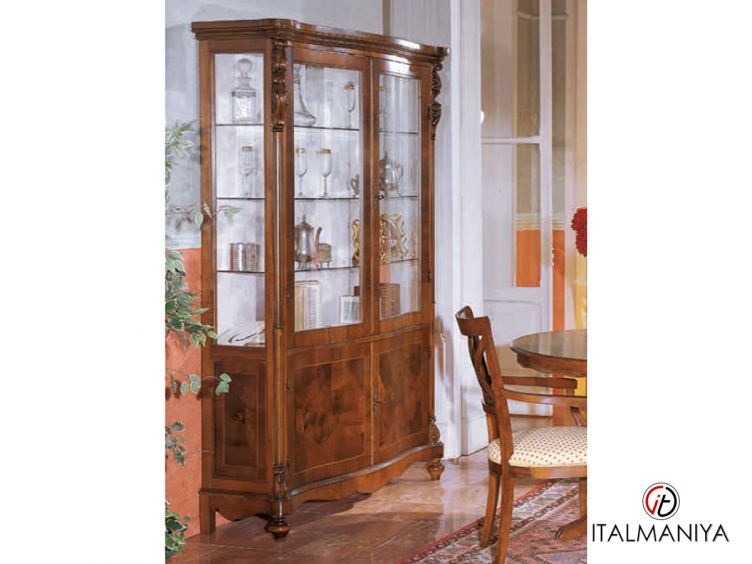 Фото 1 - Витрина Bella Italia 2-х дверная фабрики Vaccari Cav. Giovanni из массива дерева в классическом стиле