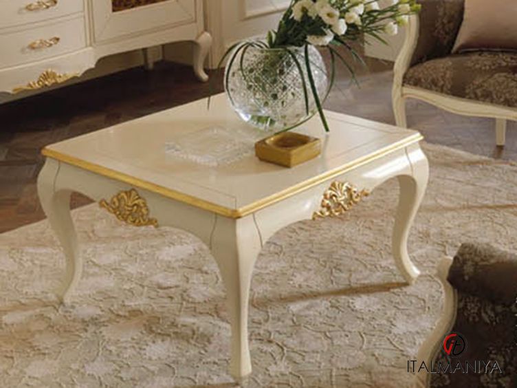 Фото 1 - Журнальный столик Memorie Veneziane золото фабрики Giorgiocasa из массива дерева в классическом стиле