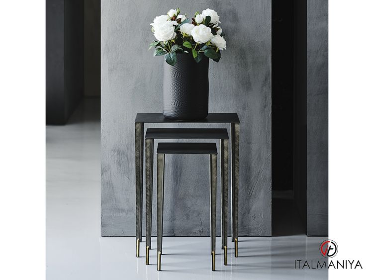 Фото 1 - Журнальный столик Spillo фабрики Cattelan Italia из металла в современном стиле