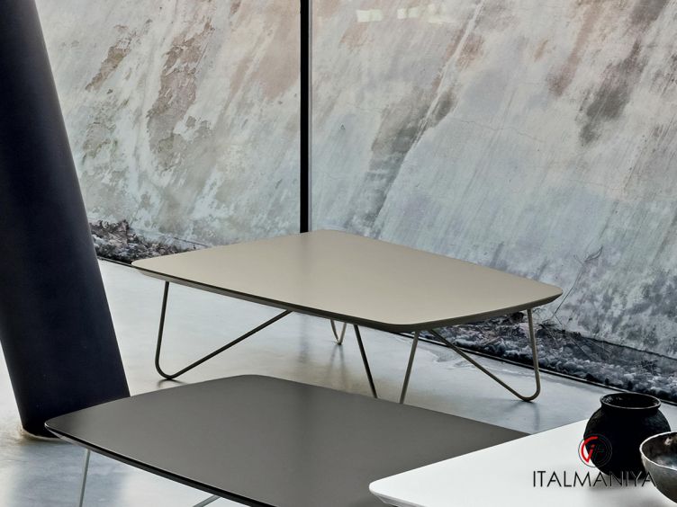 Фото 1 - Журнальный столик Flexo фабрики Tomasella из массива дерева в современном стиле