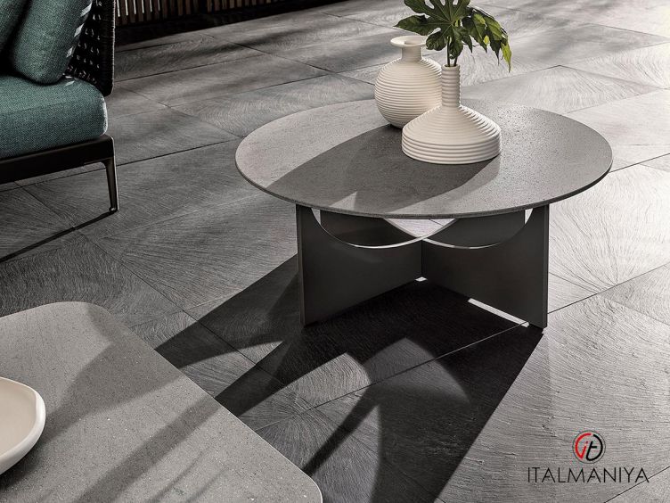 Фото 1 - Журнальный столик Lido Outdoor фабрики Minotti из металла в современном стиле