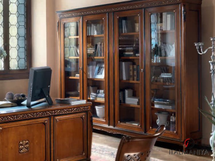 Фото 1 - Библиотека Bella Italia со стеклянными дверями фабрики Vaccari Cav. Giovanni из массива дерева в классическом стиле
