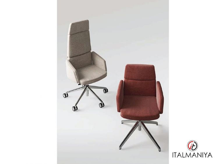 Фото 1 - Кресло для кабинета Oceano с высокой спинкой фабрики Signorini & Coco из массива дерева в обивке из ткани в современном стиле