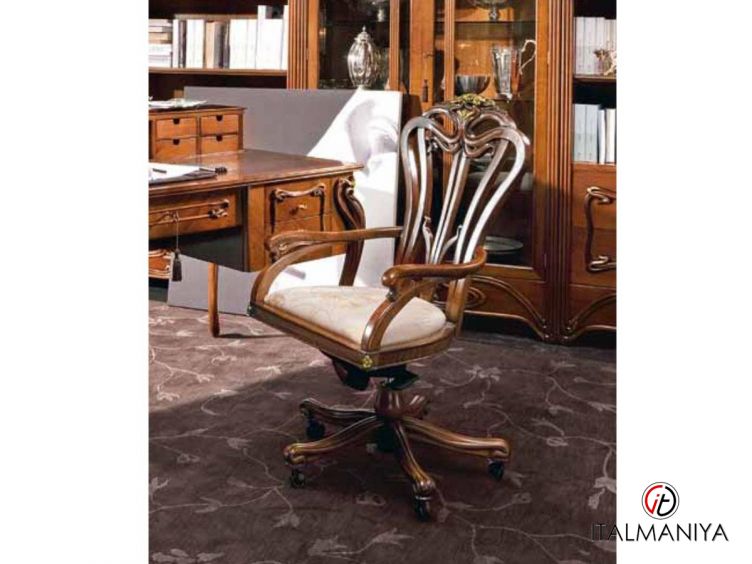 Фото 1 - Кресло для кабинета Liberty фабрики Medea (производство Италия) из массива дерева в обивке из ткани в классическом стиле