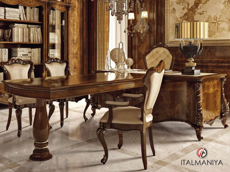 Фото 1 - Стол письменный Portofino фабрики Signorini & Coco из массива дерева в классическом стиле