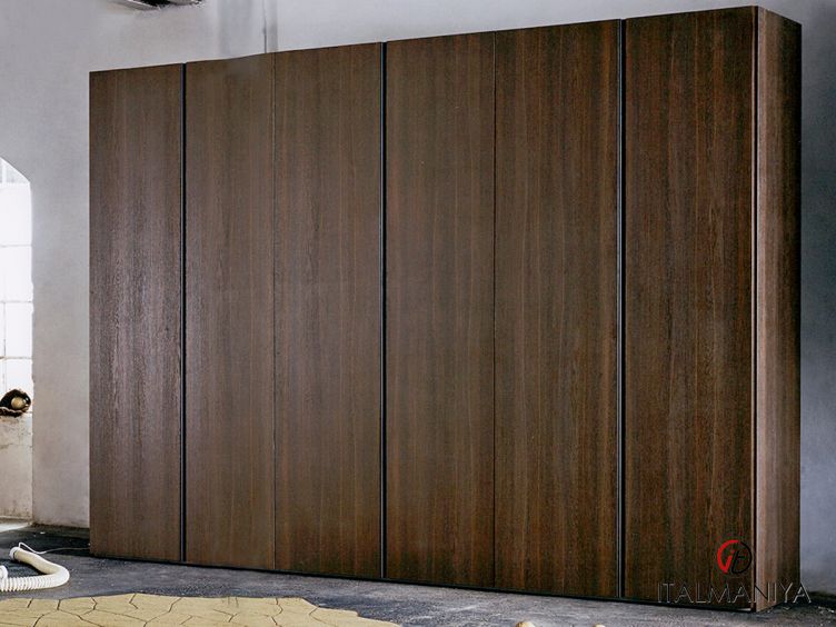 Фото 1 - Шкаф Gola фабрики Zanette из массива дерева в современном стиле