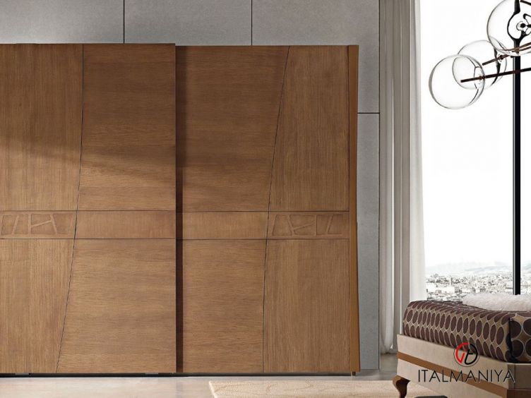 Фото 1 - Шкаф Motivi фабрики Ferretti & Ferretti из массива дерева в современном стиле