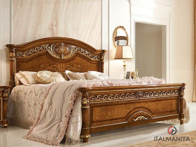 Фото 1 - Кровать Luigi XVI с деревянным изголовьем фабрики Valderamobili из массива дерева в стиле барокко