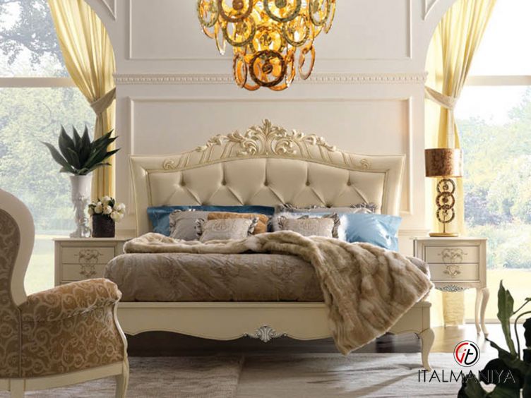 Фото 1 - Кровать Memorie veneziane с высоким изголовьем фабрики Giorgiocasa из массива дерева в классическом стиле