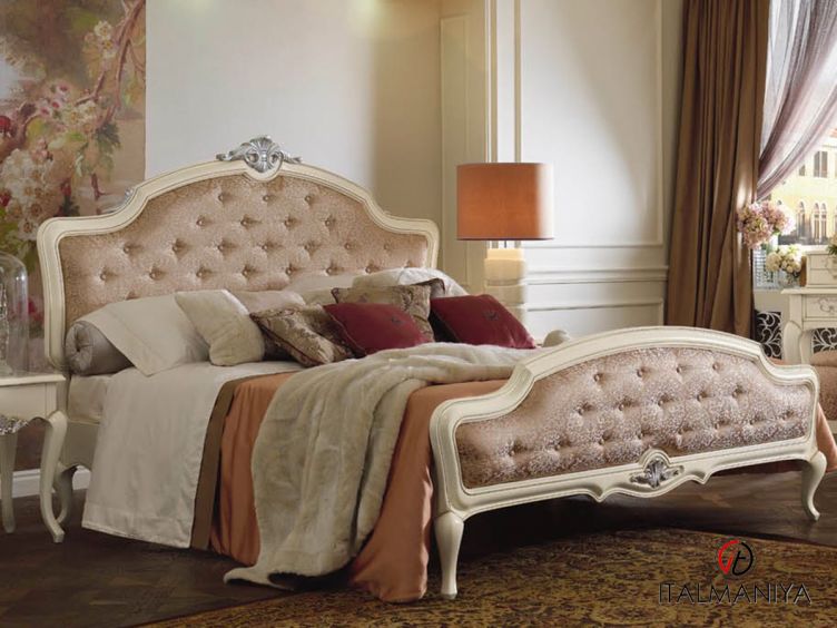 Фото 1 - Кровать Memorie veneziane с изножьем фабрики Giorgiocasa из массива дерева в классическом стиле