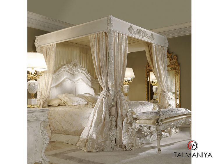 Фото 1 - Кровать Charlene фабрики Zanaboni из массива дерева в обивке из ткани в классическом стиле