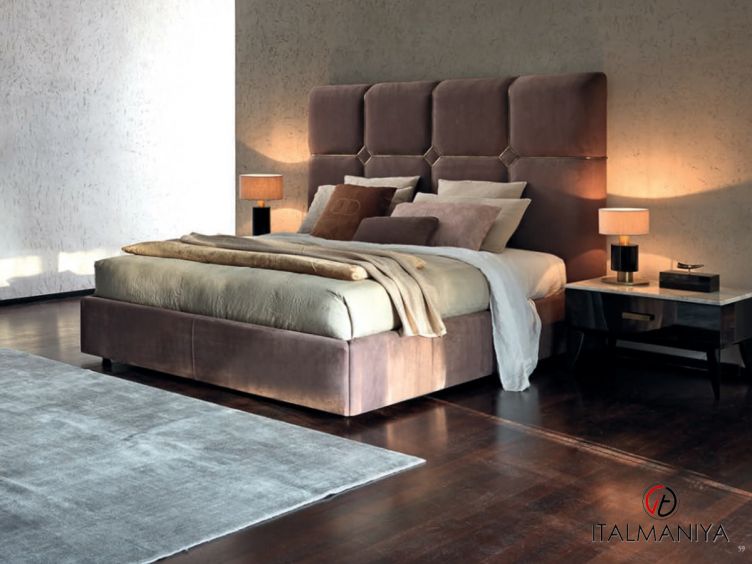 Фото 1 - Кровать Daytona Florence фабрики Signorini & Coco из массива дерева в обивке из ткани в современном стиле