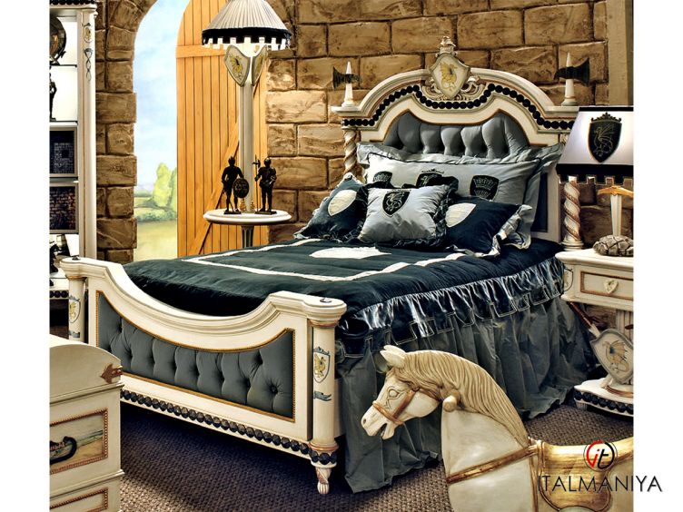 Фото 1 - Кровать King Artur фабрики Riva из массива дерева в обивке из ткани в классическом стиле