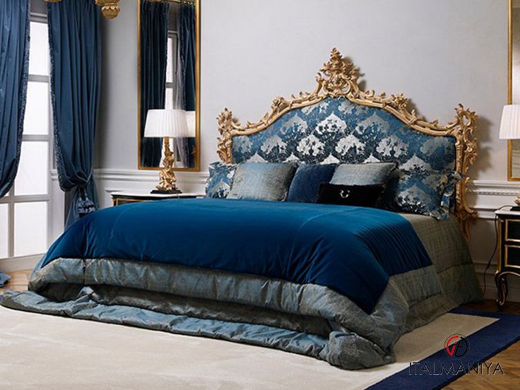Фото 1 - Кровать Heritage фабрики Roberto Giovannini из массива дерева в обивке из ткани в классическом стиле