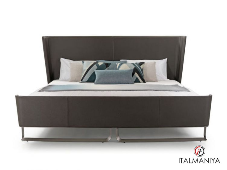 Фото 1 - Кровать Milano фабрики Turri из металла в обивке из ткани и кожи в современном стиле