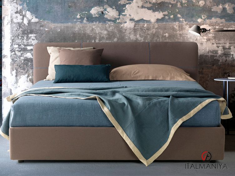 Фото 1 - Кровать Teo фабрики Biba Salotti из металла в обивке из ткани в современном стиле