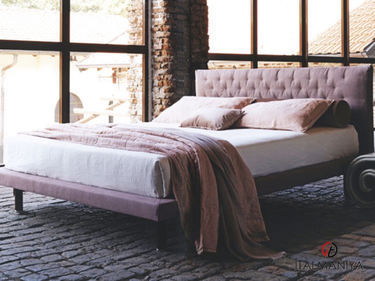 Фото 1 - Кровать Loren фабрики Biba Salotti из металла в обивке из ткани в современном стиле