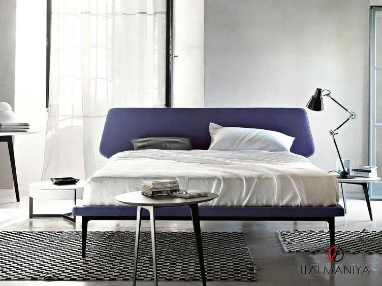 Фото 1 - Кровать Dream View фабрики Lema из металла в обивке из ткани в современном стиле