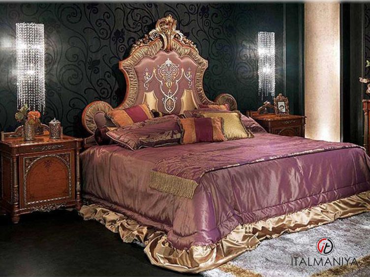 Фото 1 - Кровать Vanity 2 фабрики Citterio из массива дерева в обивке из ткани в классическом стиле