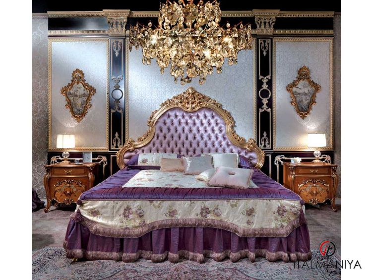 Фото 1 - Кровать Sofia фабрики Carlo Asnaghi из массива дерева в обивке из ткани в классическом стиле