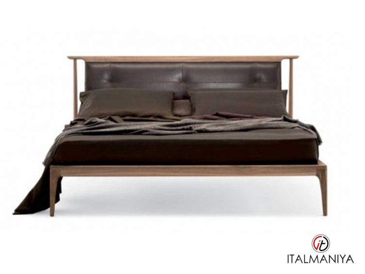 Фото 1 - Кровать Demasiado corazon фабрики Ceccotti из массива дерева в обивке из кожи в современном стиле