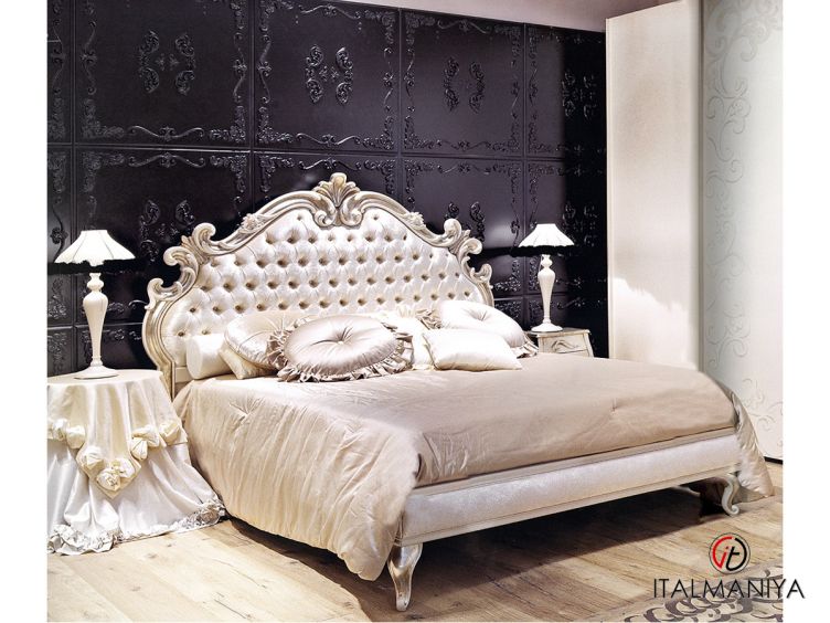 Фото 1 - Кровать Raffaello фабрики Giusti Portos из массива дерева в обивке из ткани в классическом стиле