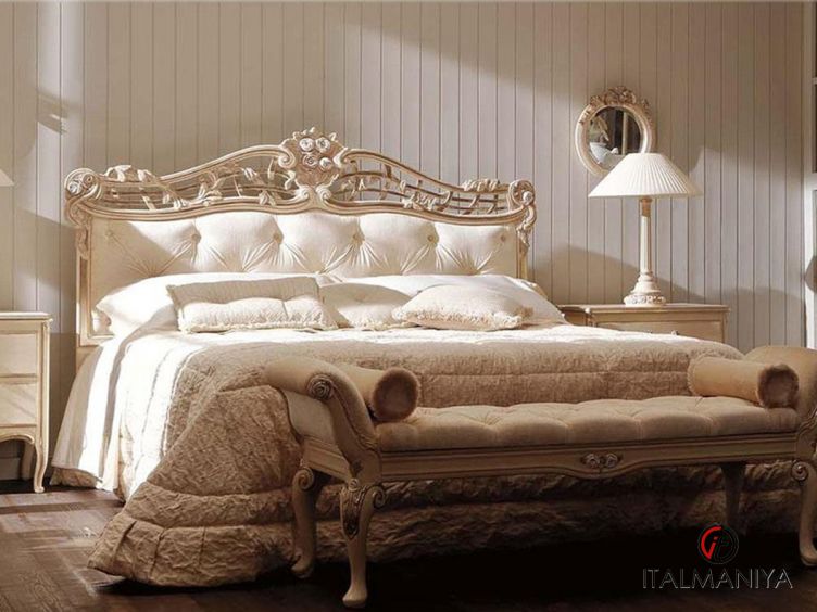 Фото 1 - Кровать 1773 фабрики Savio Firmino из массива дерева в обивке из ткани в классическом стиле