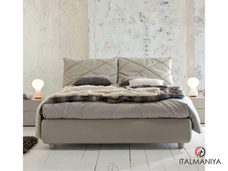 Фото 1 - Кровать Blanca deco фабрики Twils из массива дерева в обивке из ткани в современном стиле
