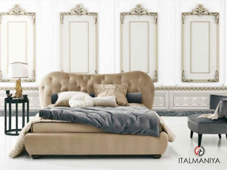 Фото 1 - Кровать Giulietta free фабрики Twils из массива дерева в обивке из ткани и кожи в классическом стиле
