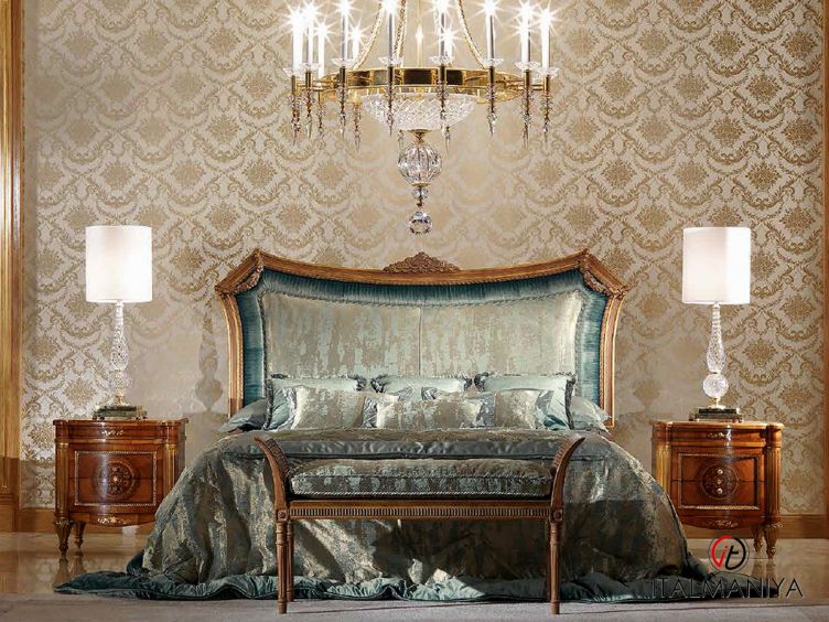 Фото 1 - Кровать Hermes фабрики Zanaboni из массива дерева в обивке из ткани в классическом стиле