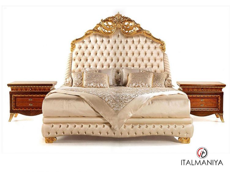 Фото 1 - Кровать Tintoretto фабрики Zanaboni из массива дерева в обивке из ткани в классическом стиле