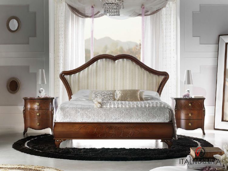 Фото 1 - Кровать 73/R фабрики BBelle Italia из массива дерева в обивке из ткани в классическом стиле
