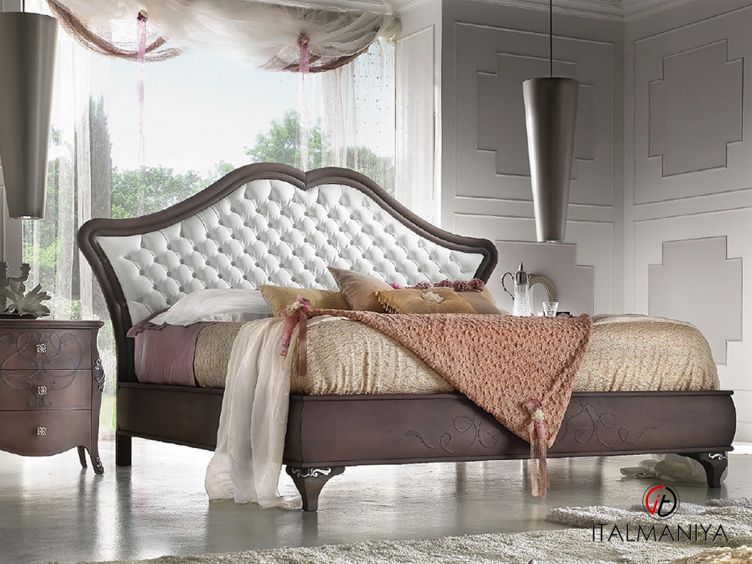 Фото 1 - Кровать 72/R/C фабрики BBelle Italia из массива дерева в обивке из ткани в стиле арт-деко