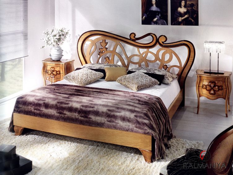 Фото 1 - Кровать 56 фабрики BBelle Italia из массива дерева в классическом стиле