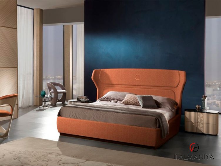 Фото 1 - Кровать Mistral фабрики Carpanelli из массива дерева в обивке из ткани в стиле арт-деко