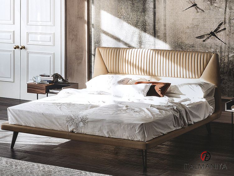 Фото 1 - Кровать Amadeus фабрики Cattelan Italia из массива дерева в обивке из ткани в современном стиле