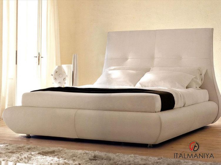 Фото 1 - Кровать Matisse D фабрики Cattelan Italia из металла в обивке из кожи в современном стиле