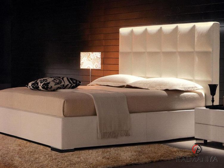 Фото 1 - Кровать William фабрики Cattelan Italia из металла в обивке из кожи в современном стиле