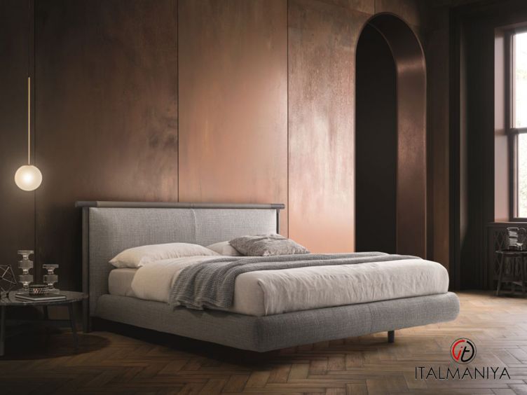 Фото 1 - Кровать Nathan фабрики Ditre Italia из массива дерева в обивке из ткани и кожи в современном стиле