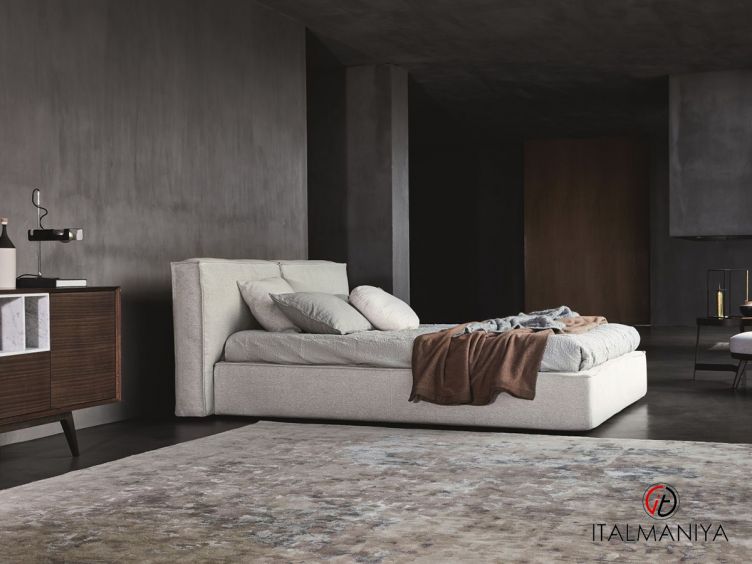 Фото 1 - Кровать Lann 2.0 фабрики Ditre Italia из массива дерева в обивке из ткани в современном стиле