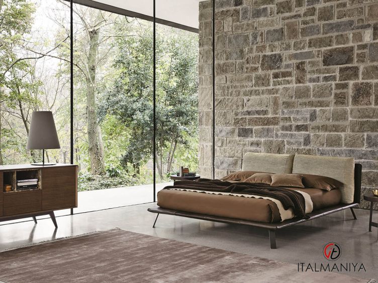 Фото 1 - Кровать Kanaha фабрики Ditre Italia из металла в обивке из ткани в современном стиле