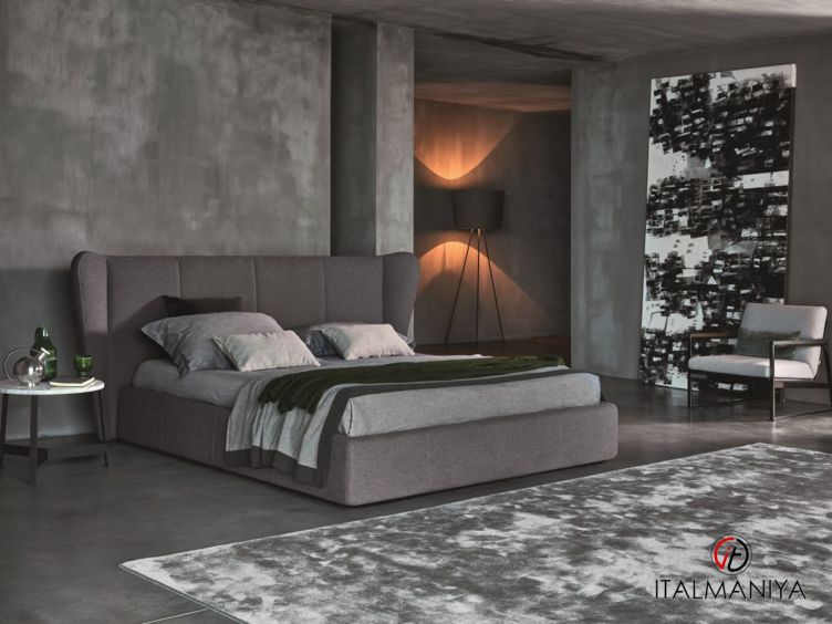 Фото 1 - Кровать Opus 2.0 фабрики Ditre Italia из массива дерева в обивке из ткани в современном стиле