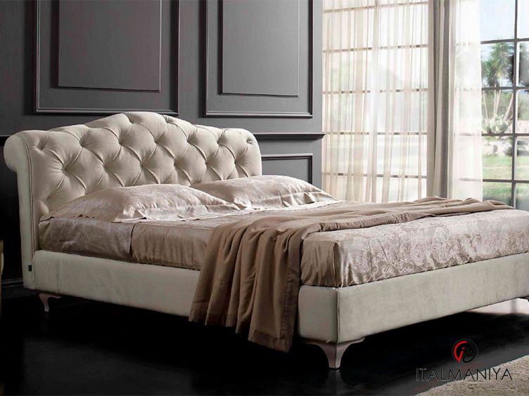 Фото 1 - Кровать Whishes фабрики Bedding из массива дерева в обивке из ткани и кожи в классическом стиле