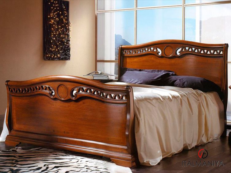 Фото 1 - Кровать Pirandello фабрики Tessarolo из массива дерева в классическом стиле